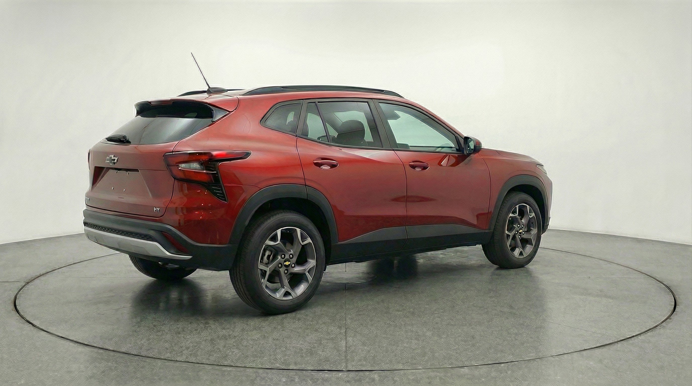 Used 2025 Chevrolet Trax LT w/ LT Convenience Package FWD image 9