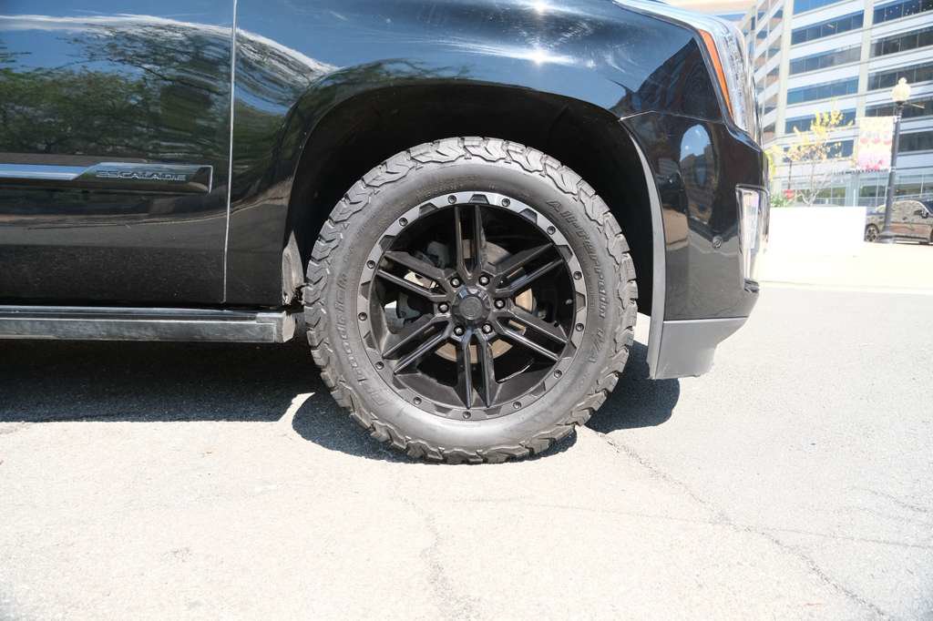 Used 2019 Cadillac Escalade ESV Platinum AWD/4WD image 16