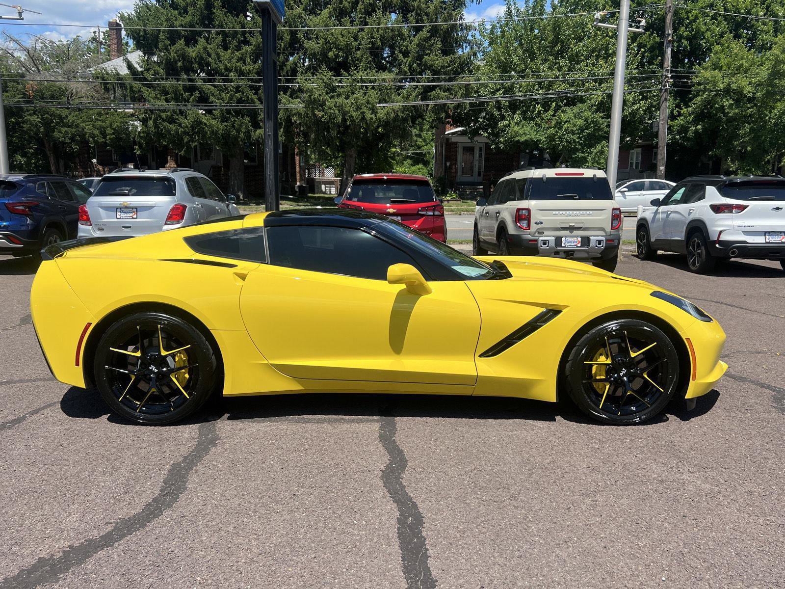 Used 2017 Chevrolet Corvette Stingray Coupe w/ 1LT RWD image 8