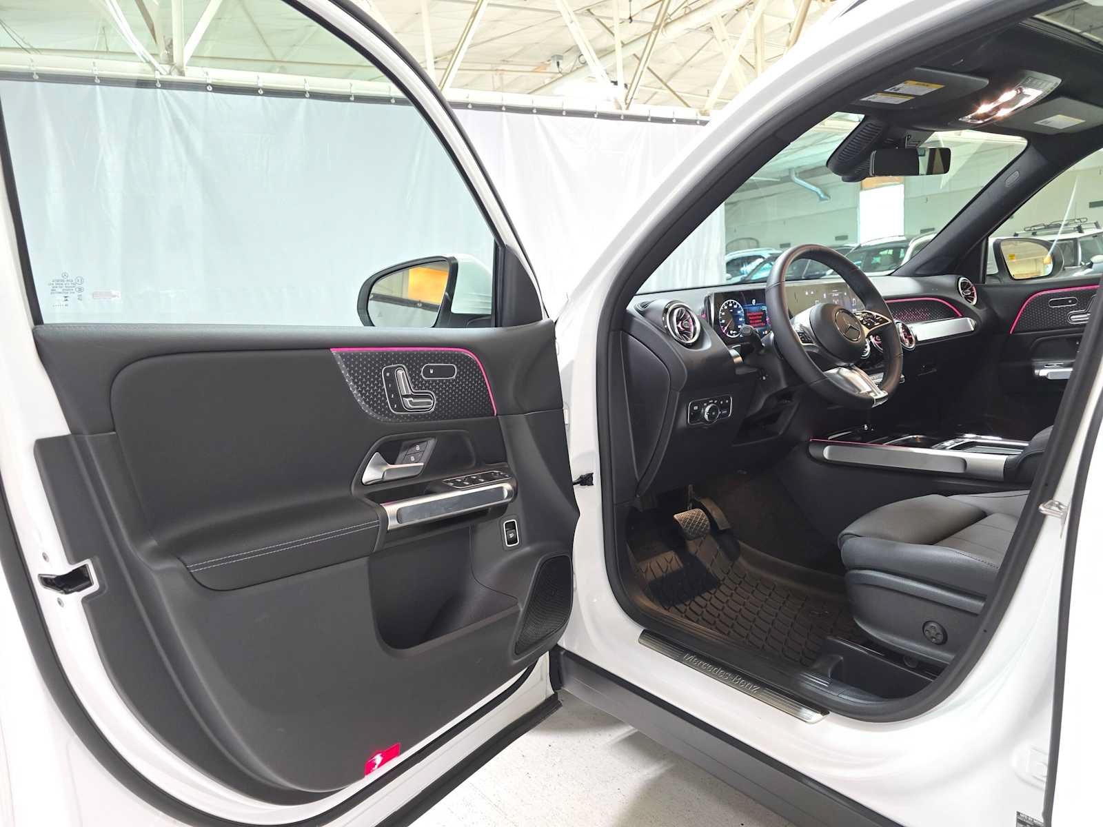 Used 2026 Mercedes-Benz GLB 250 4MATIC image 19