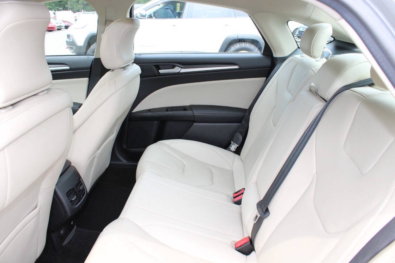 Used 2017 Ford Fusion Energi Titanium FWD image 20