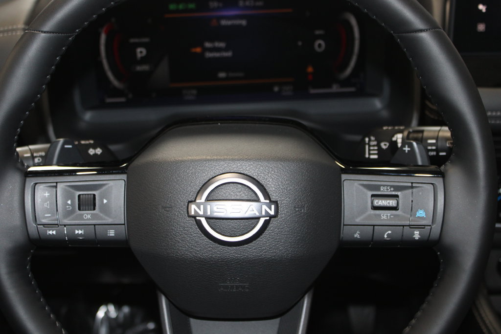 Used 2025 Nissan Rogue Platinum AWD/4WD image 13