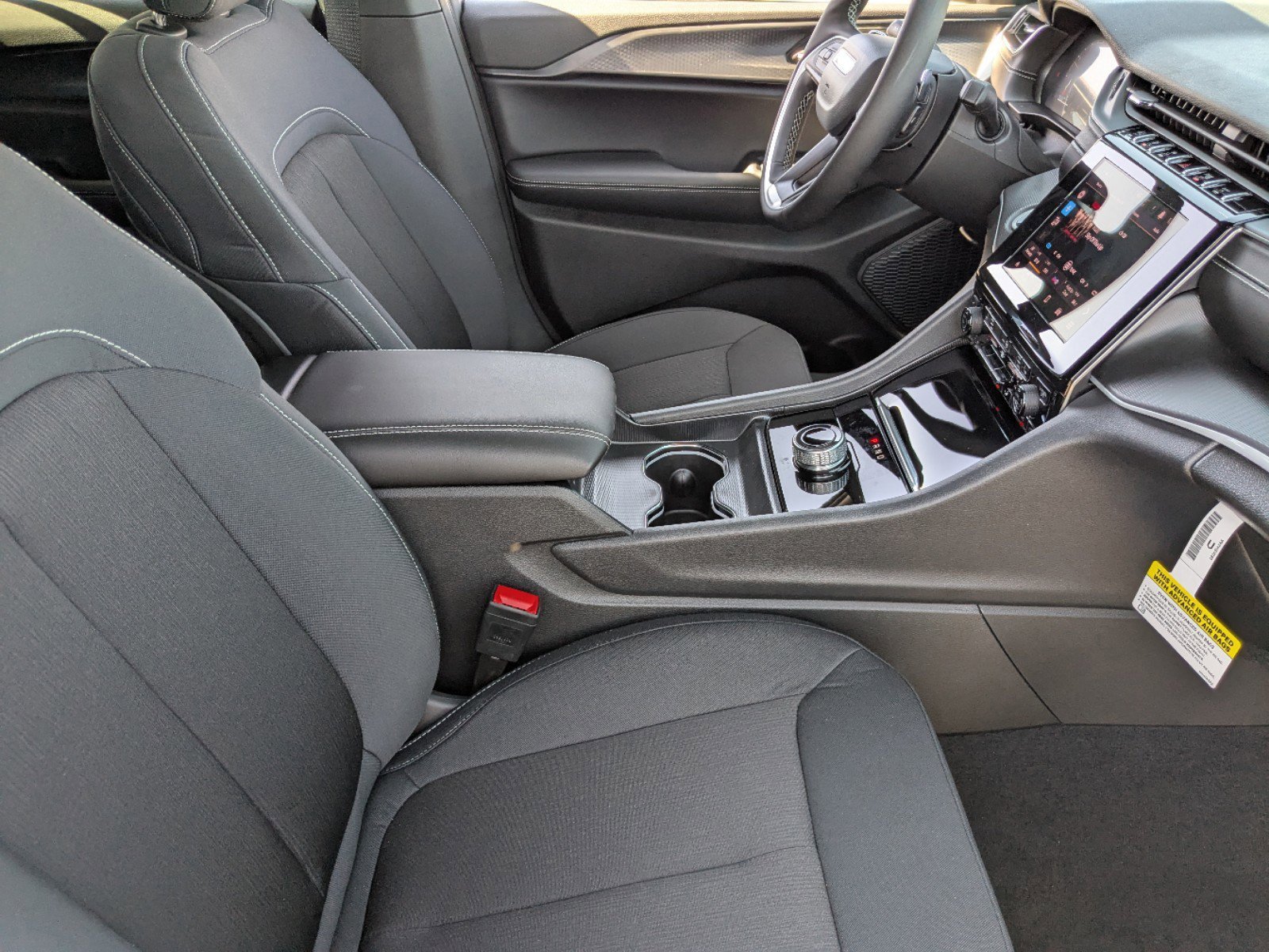 Used 2025 Jeep Grand Cherokee Laredo X w/ Luxury Tech Group I AWD/4WD image 11