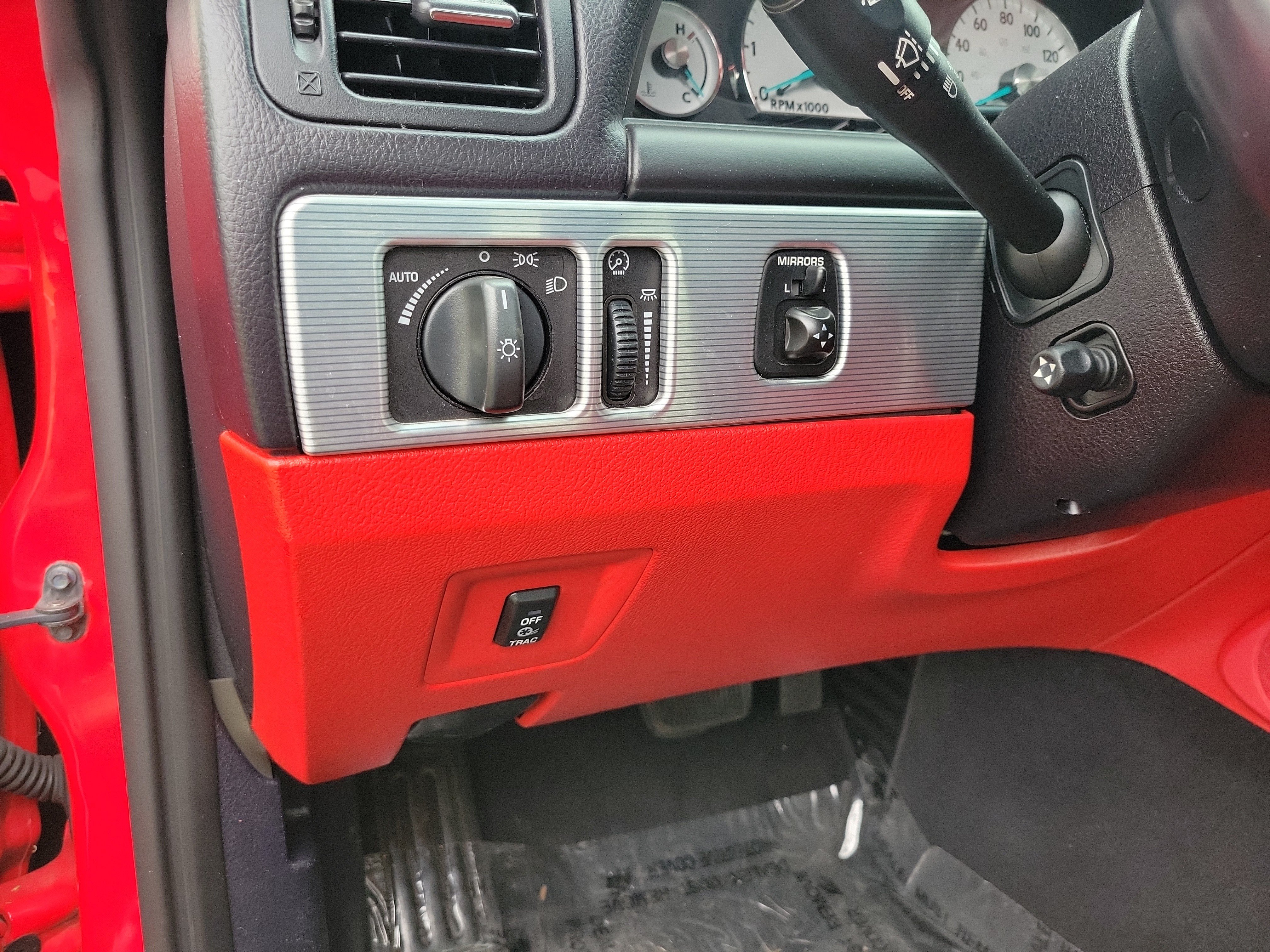 Used 2004 Ford Thunderbird RWD image 11