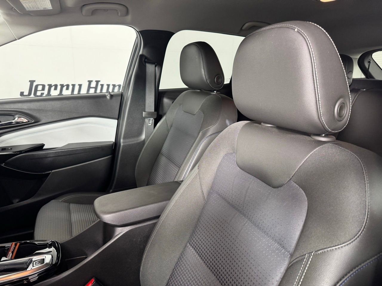 Used 2025 Chevrolet Trax LT FWD image 17