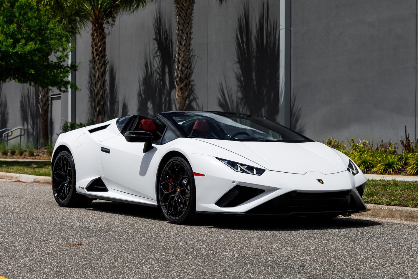 Used 2021 Lamborghini Huracan EVO image 2