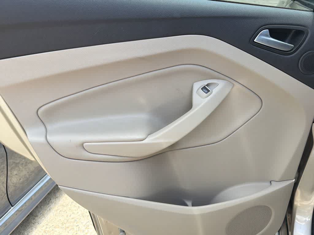 Used 2018 Ford Escape Titanium w/ Ford Safe & Smart Package FWD image 11