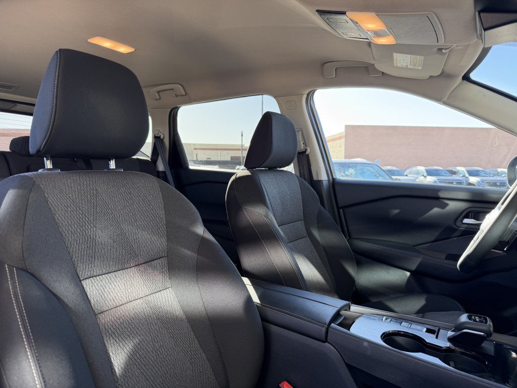Used 2025 Nissan Rogue SV FWD image 39