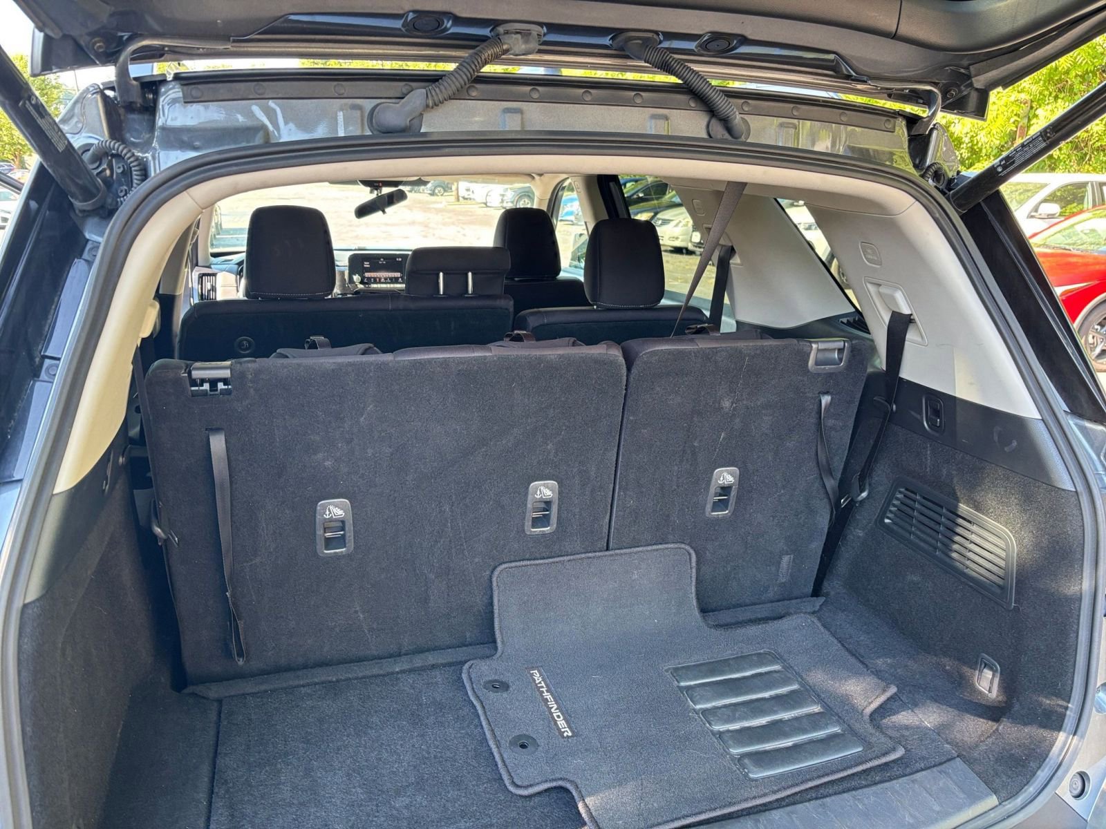 Used 2025 Nissan Pathfinder SV FWD image 30