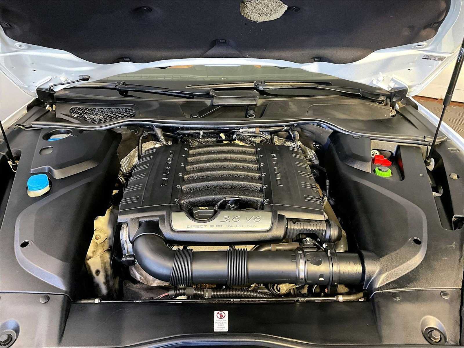 Used 2017 Porsche Cayenne Platinum Edition AWD/4WD image 32