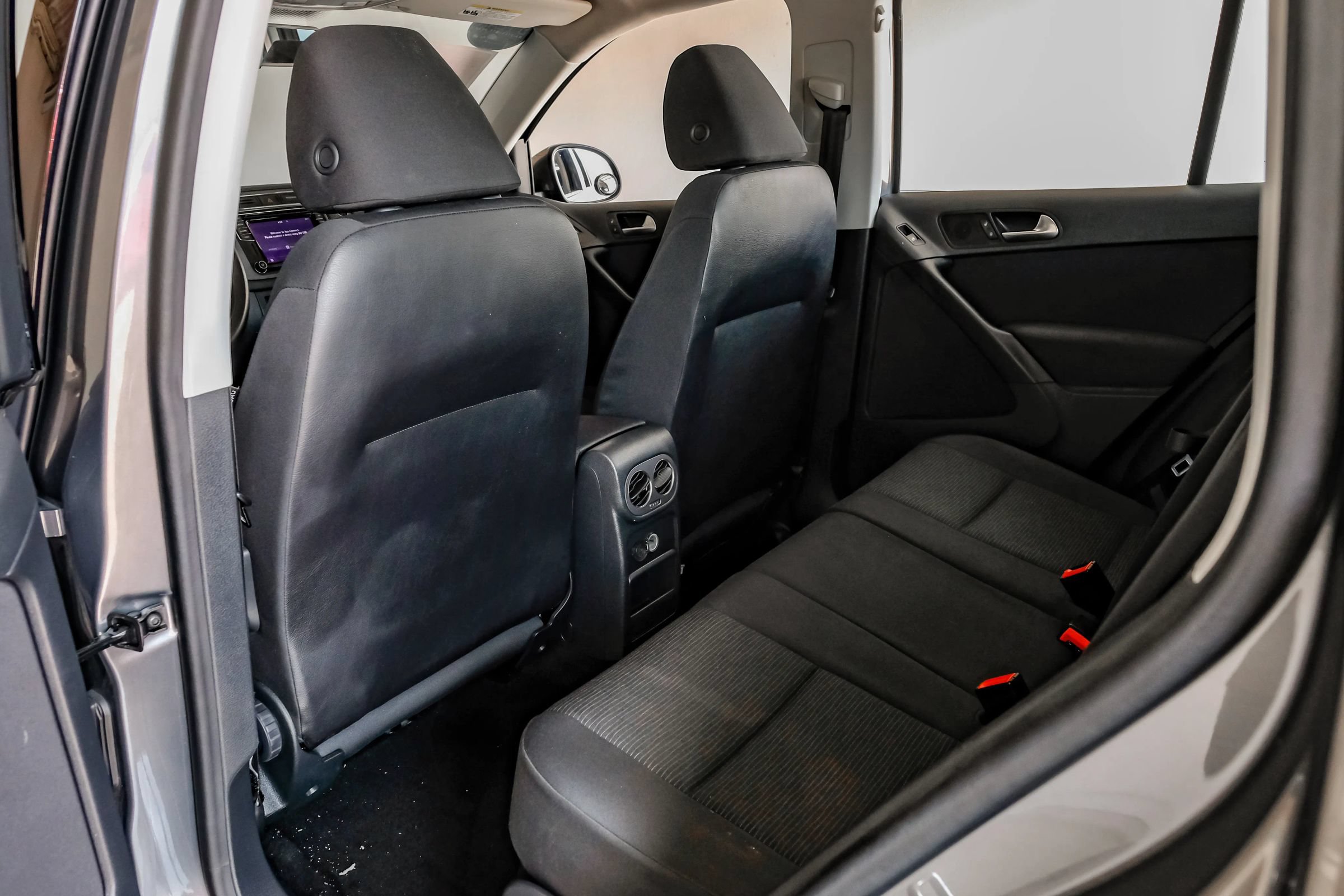 Used 2018 Volkswagen Tiguan Limited w/ Premium Package FWD image 38