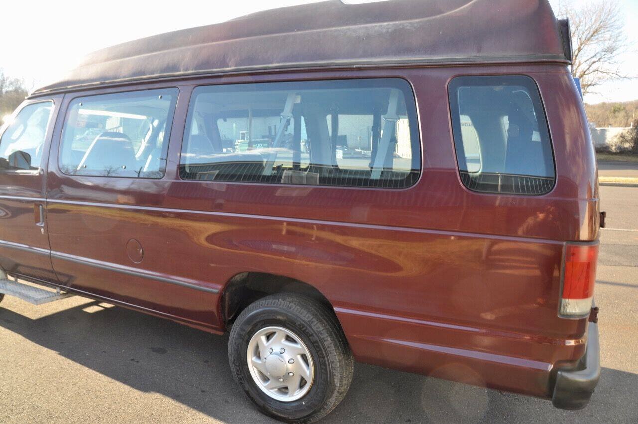 Used 2005 Ford E-350 and Econoline 350 XL RWD image 18