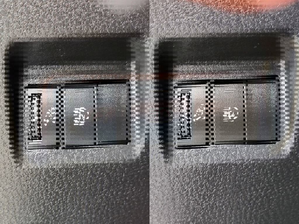 Used 2021 Toyota RAV4 XLE image 9