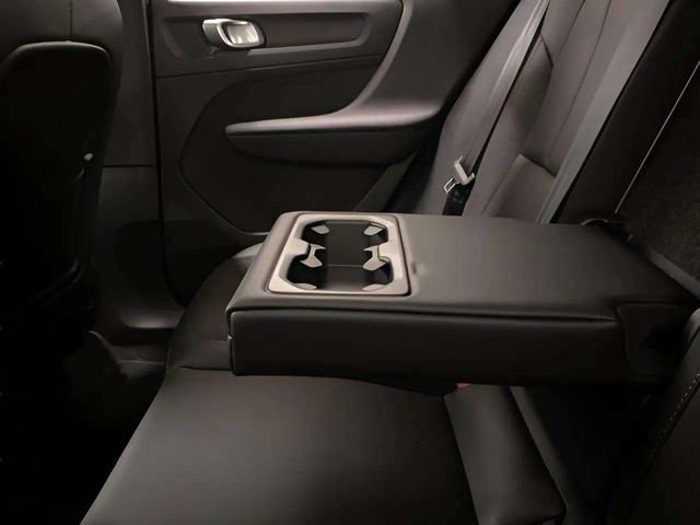 Used 2025 Volvo XC40 B5 Core image 55