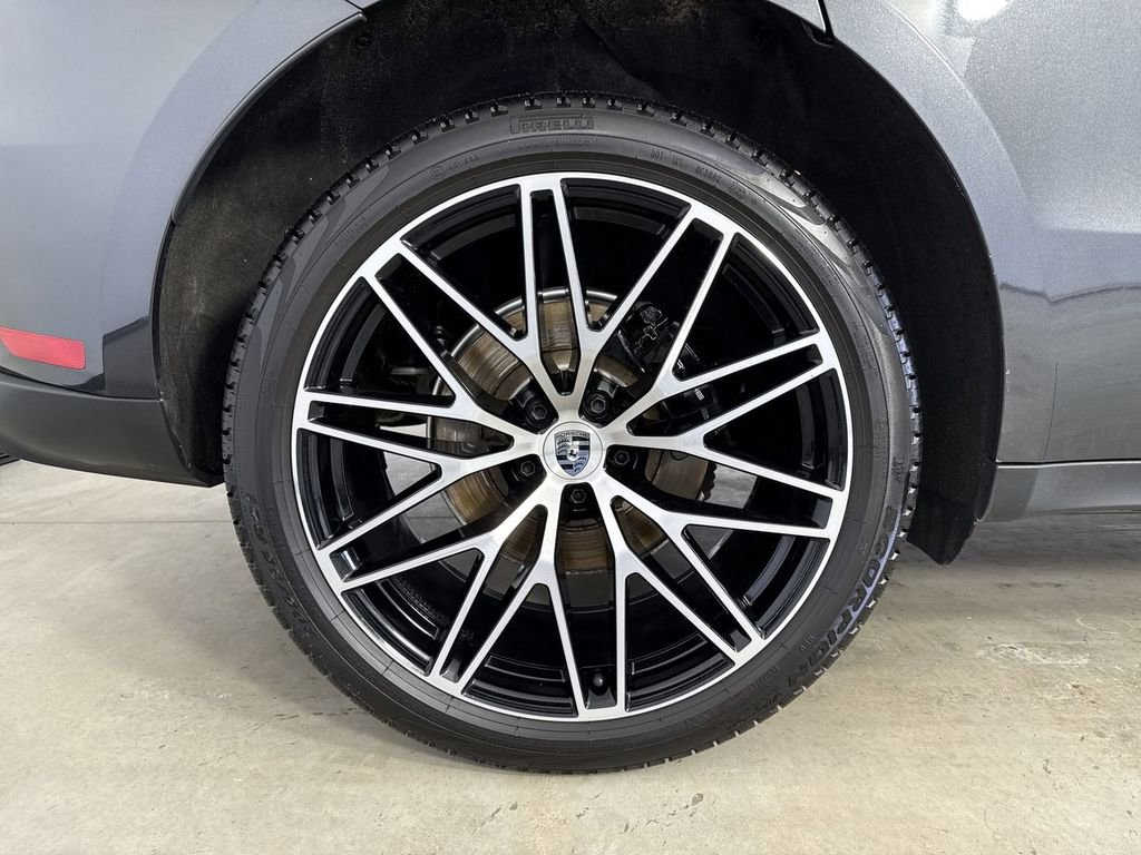 Certified 2024 Porsche Macan Turbo image 16