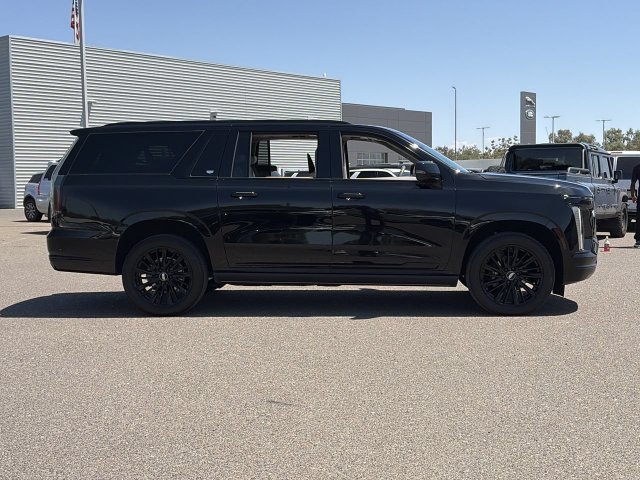 Used 2025 Cadillac Escalade ESV Sport Platinum AWD/4WD image 5