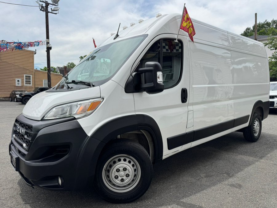 Used 2024 RAM ProMaster 2500 w/ Convenience Group FWD image 2