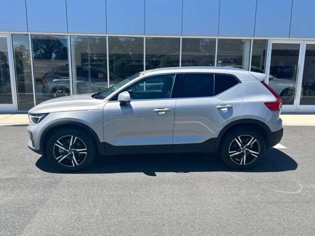 Certified 2025 Volvo XC40 B5 Core AWD/4WD image 2