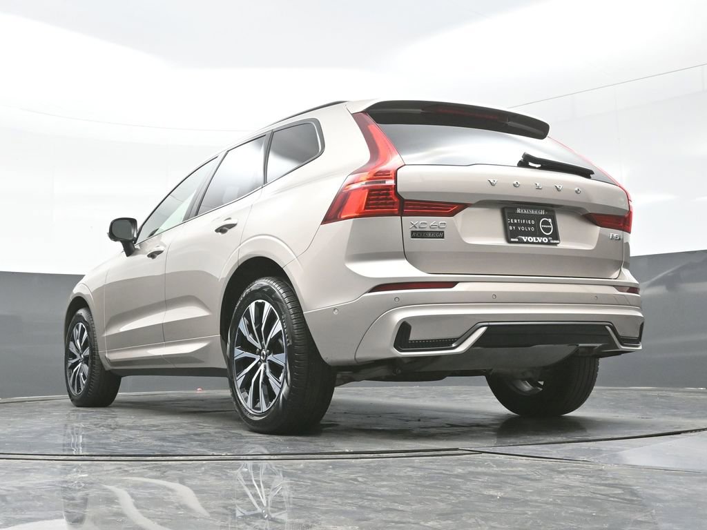 Used 2025 Volvo XC60 B5 Plus image 18