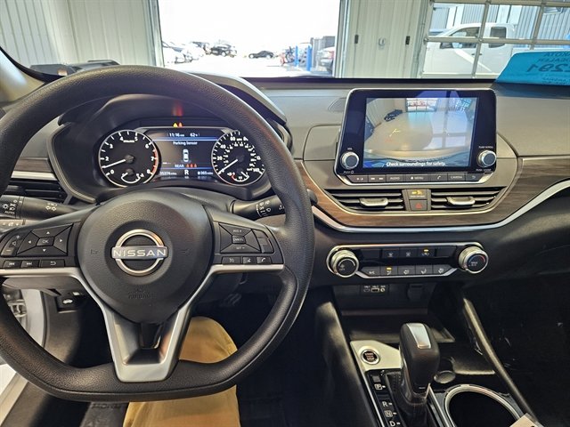 Used 2024 Nissan Altima 2.5 SV image 25