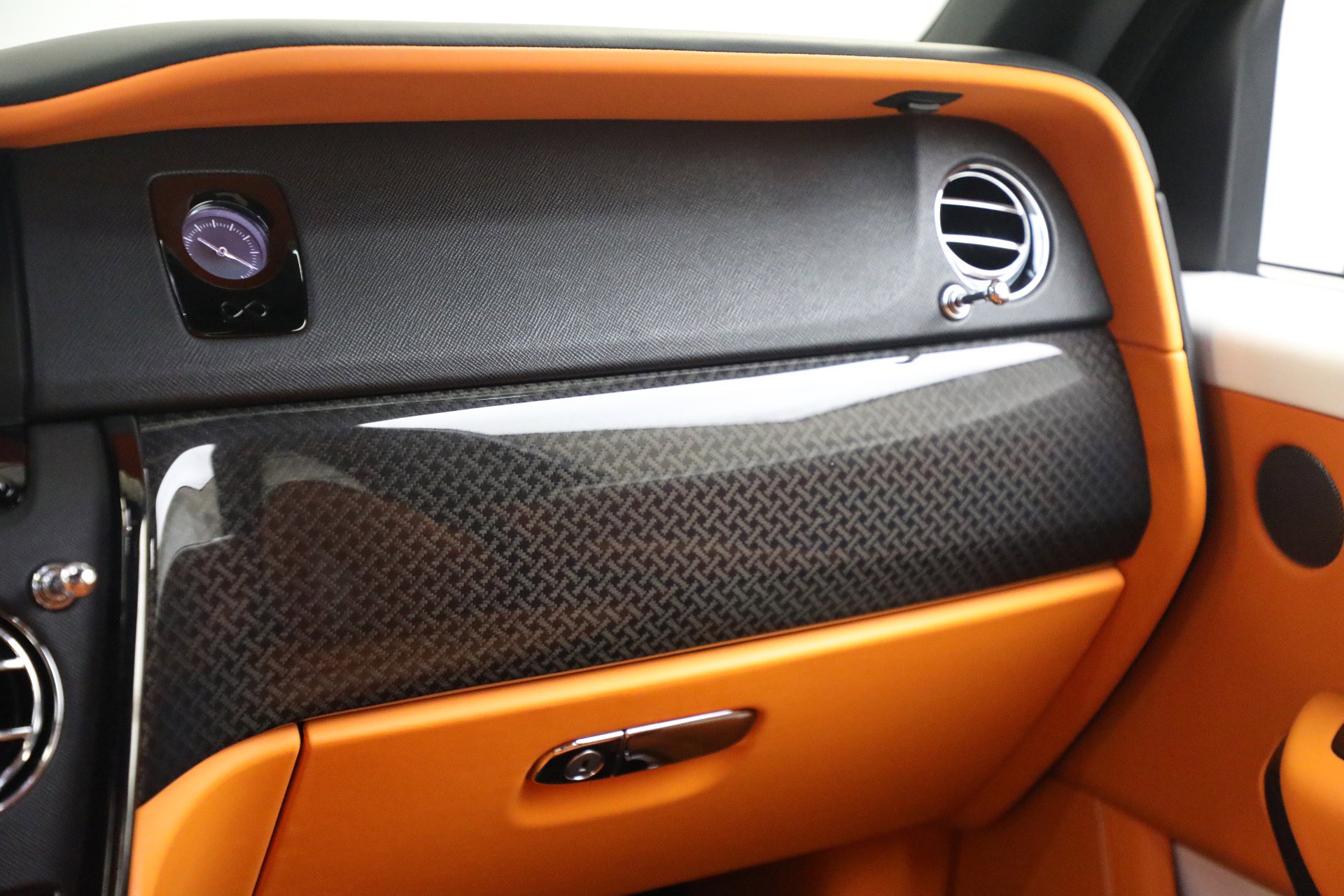 Certified 2022 Rolls-Royce Cullinan Black Badge image 31