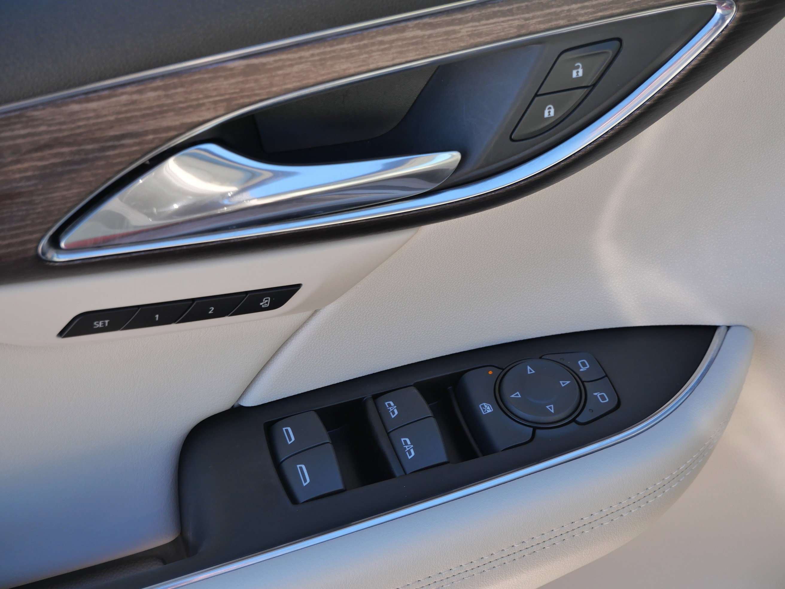 Used 2023 Buick Envision Avenir image 19