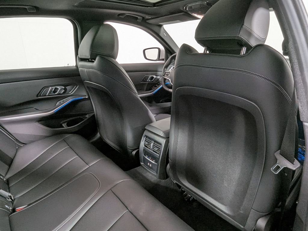 Used 2025 BMW 330i xDrive Sedan w/ Convenience Package image 37