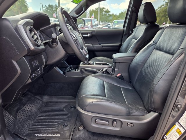 Used 2020 Toyota Tacoma TRD Sport w/ TRD Premium Sport Package AWD/4WD image 14