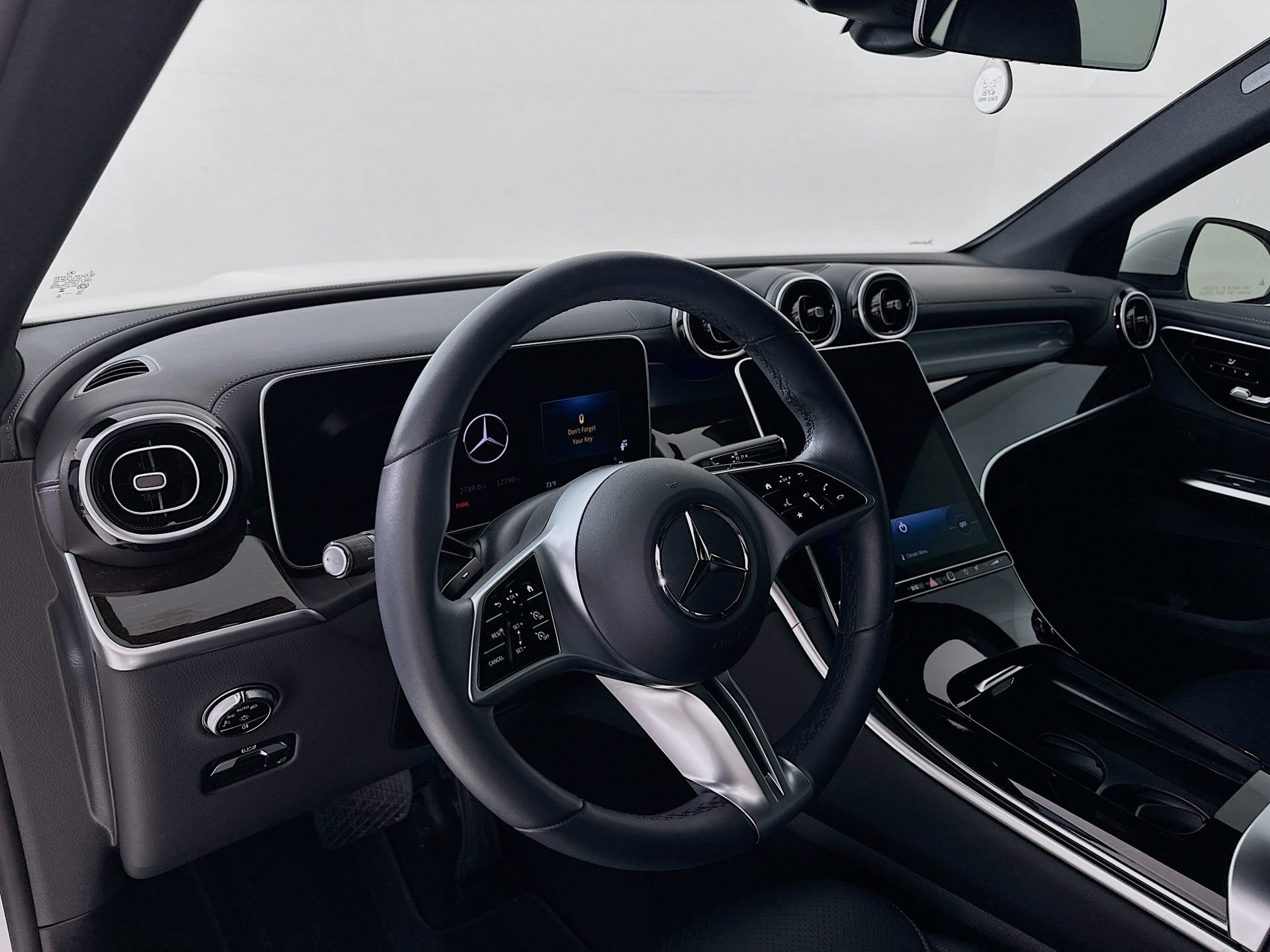 Used 2024 Mercedes-Benz GLC 300 image 10