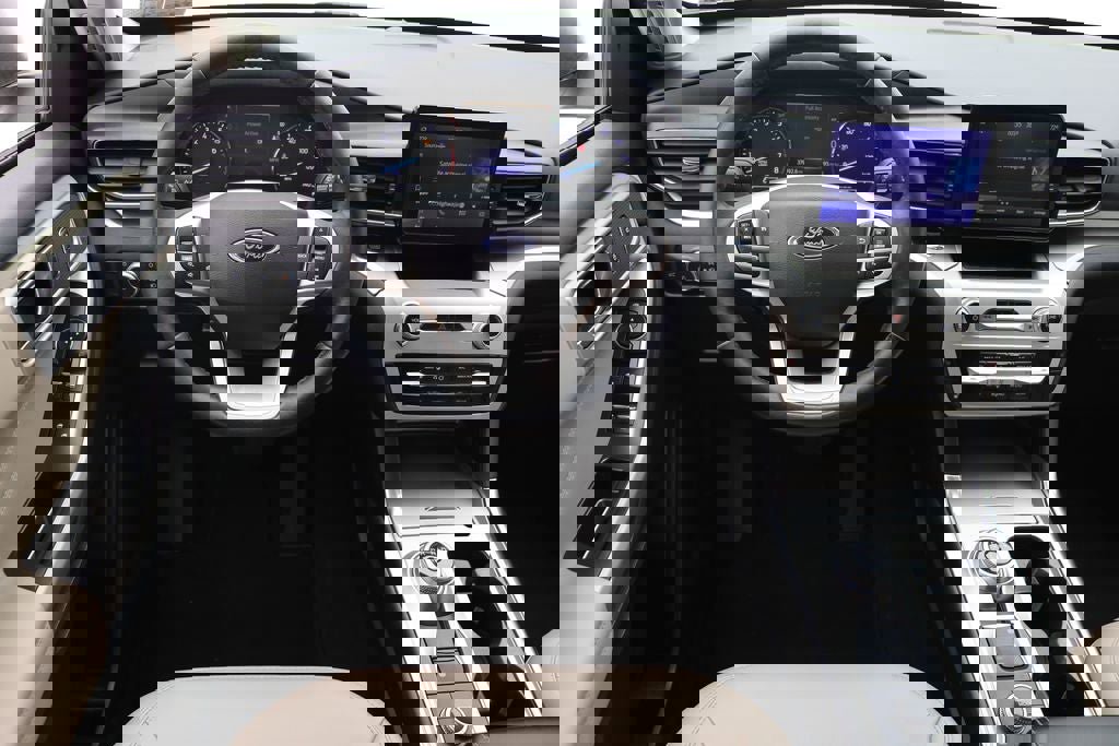 Used 2022 Ford Explorer XLT w/ Equipment Group 202A image 13