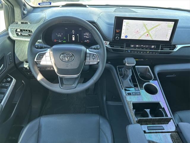 Certified 2025 Toyota Sienna Platinum image 18