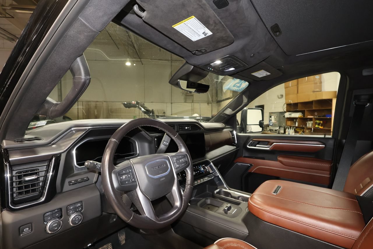Used 2025 GMC Sierra 3500 Denali Ultimate AWD/4WD image 9