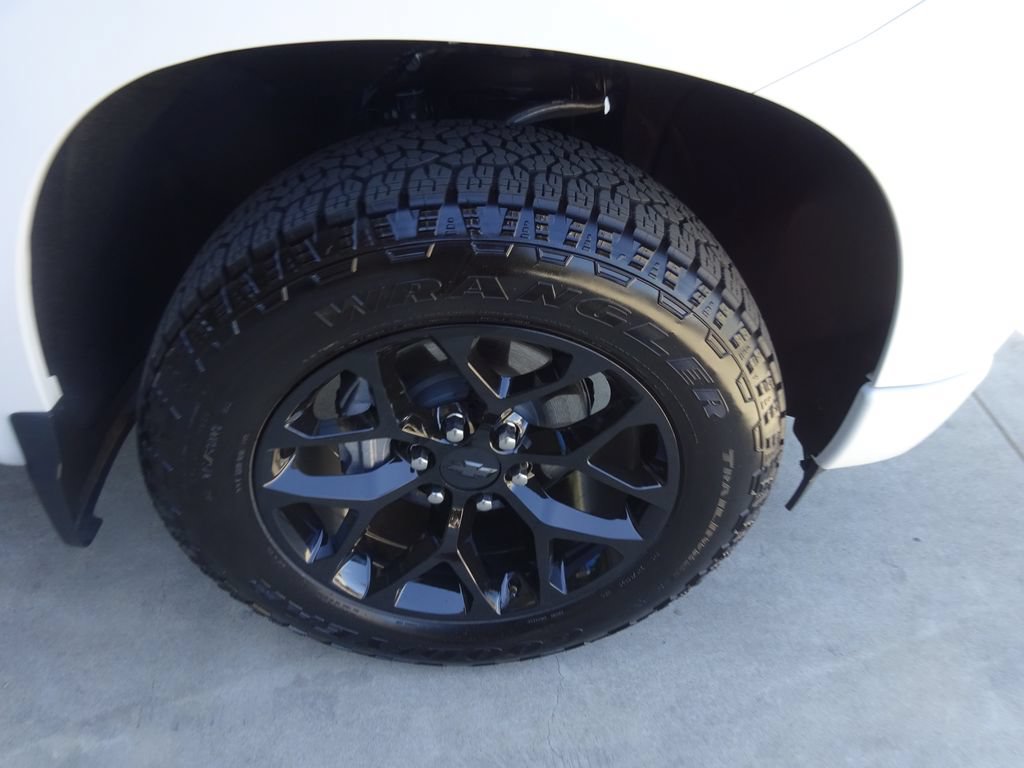 Certified 2026 Chevrolet Silverado 1500 RST w/ Safety Package AWD/4WD image 11