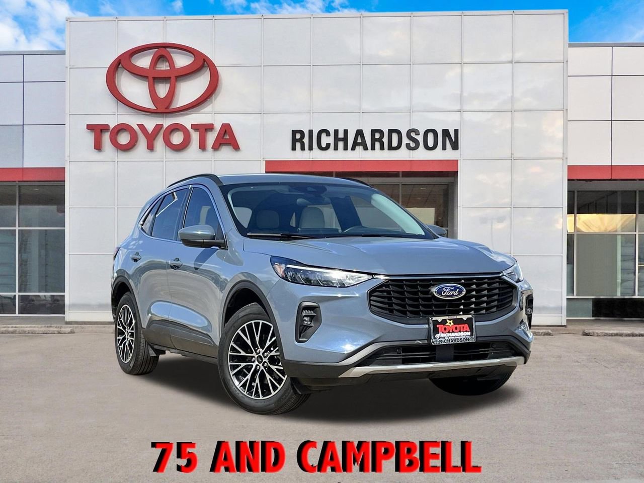 Used 2025 Ford Escape SE image 1