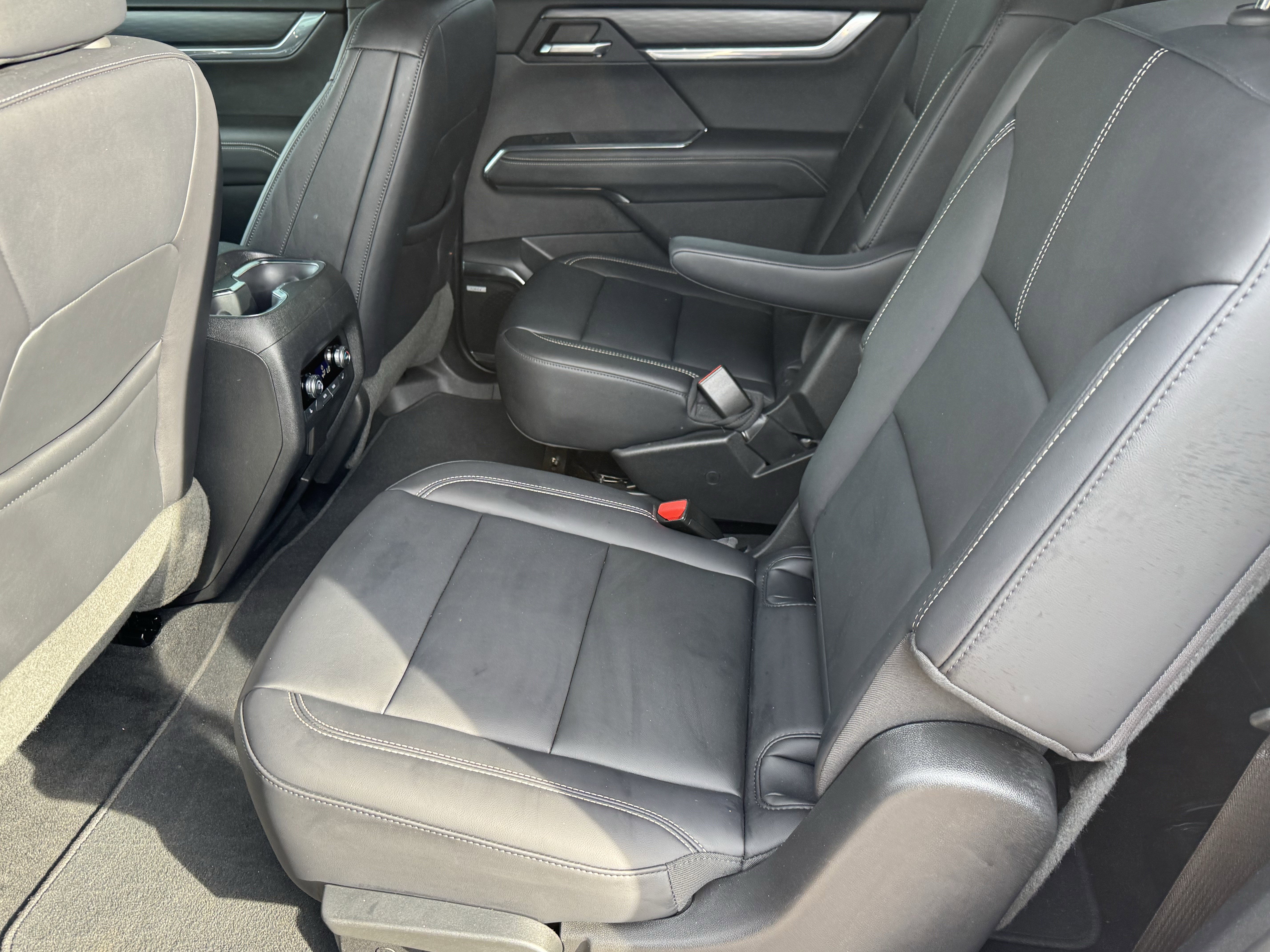 Used 2024 GMC Acadia Elevation w/ Luxury Package image 11