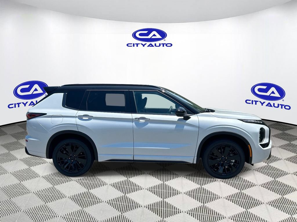 New 2026 Mitsubishi Outlander SEL Black Edition FWD image 2