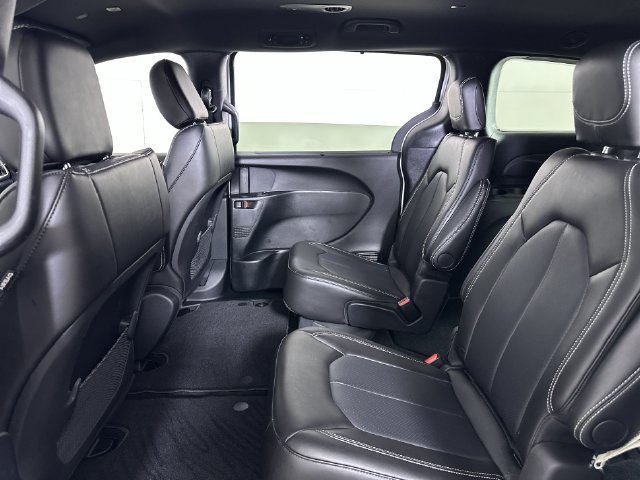 Used 2025 Chrysler Voyager LX FWD image 26