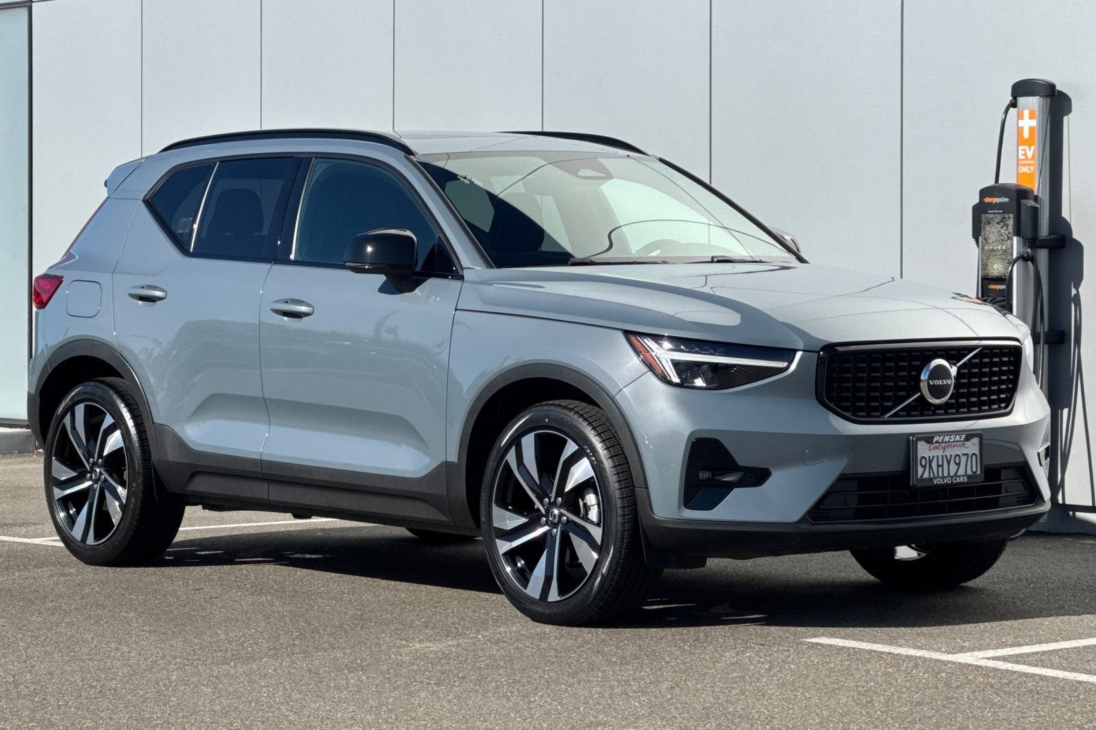 Used 2023 Volvo XC40 B5 Plus w/ Protection Package Premier AWD/4WD image 7
