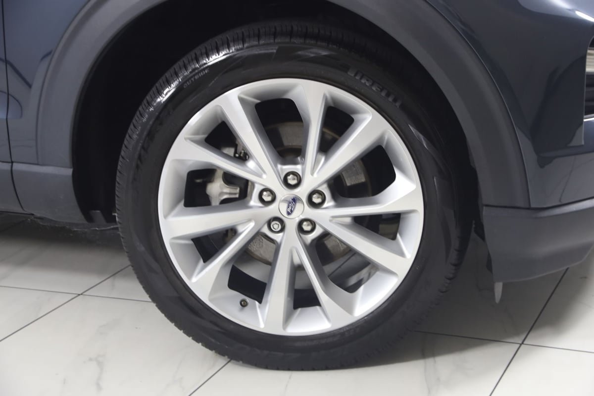 Used 2022 Ford Explorer Platinum w/ Equipment Group 601A AWD/4WD image 18