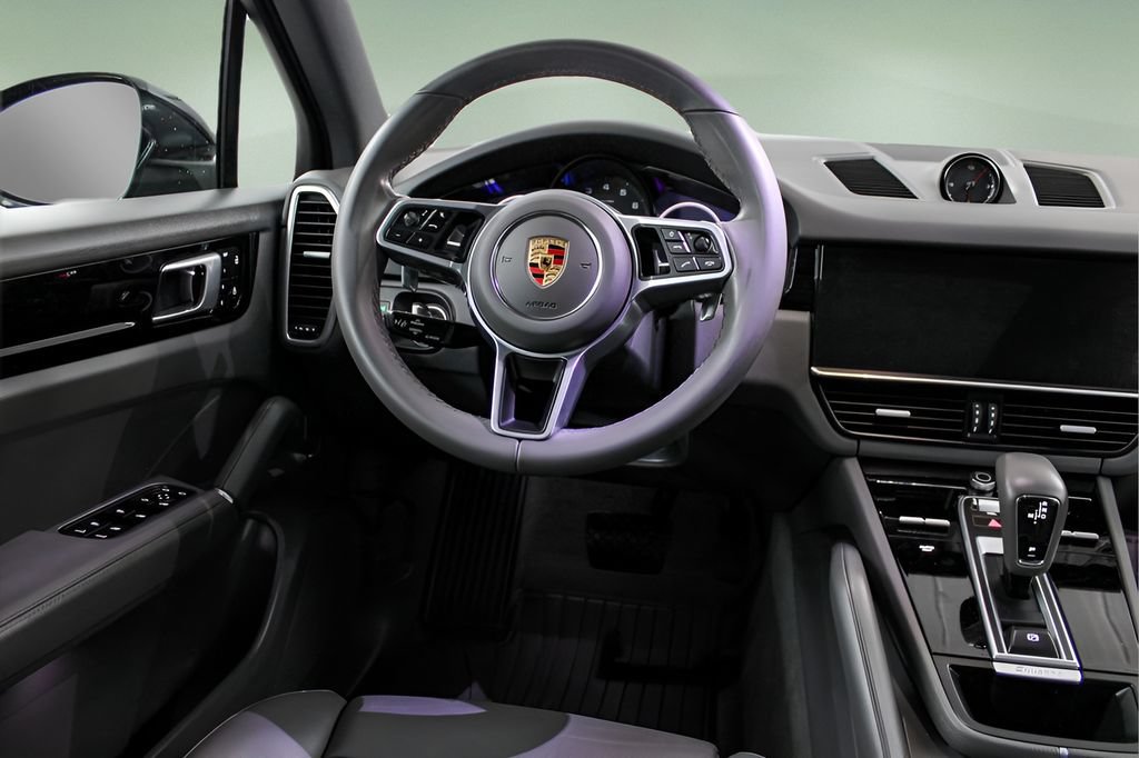 Used 2023 Porsche Cayenne AWD/4WD image 15