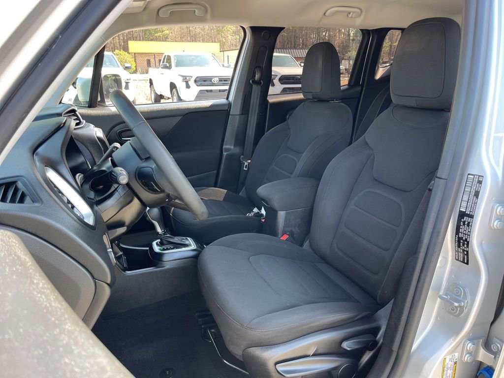 Used 2018 Jeep Renegade Latitude image 18