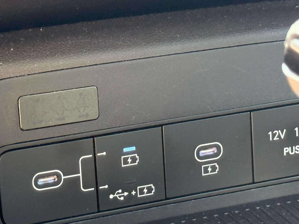Used 2025 Hyundai Kona SEL FWD image 29
