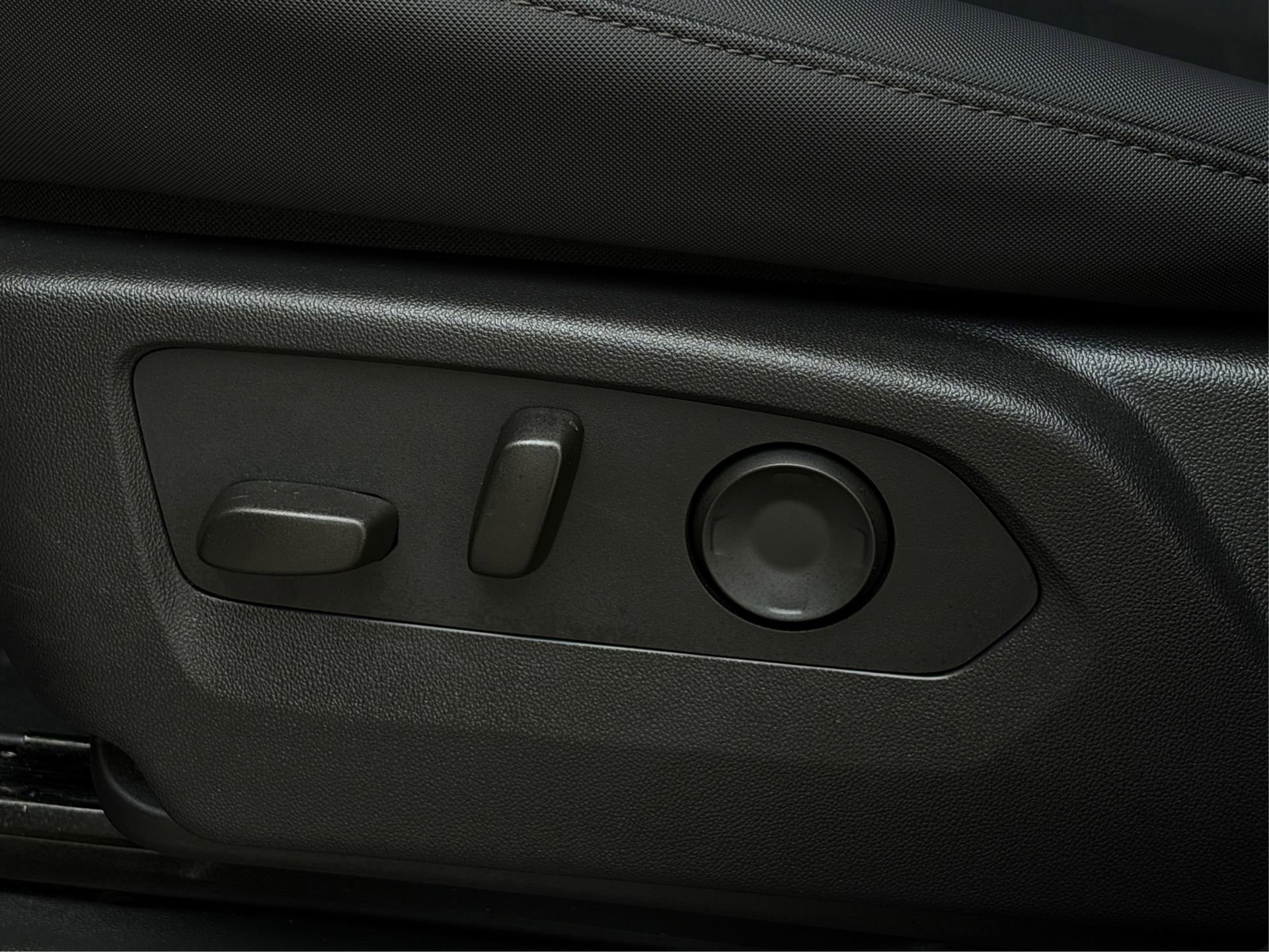 Used 2024 GMC Hummer EV 3X w/ LPO, Roof Cross Rail Package image 31