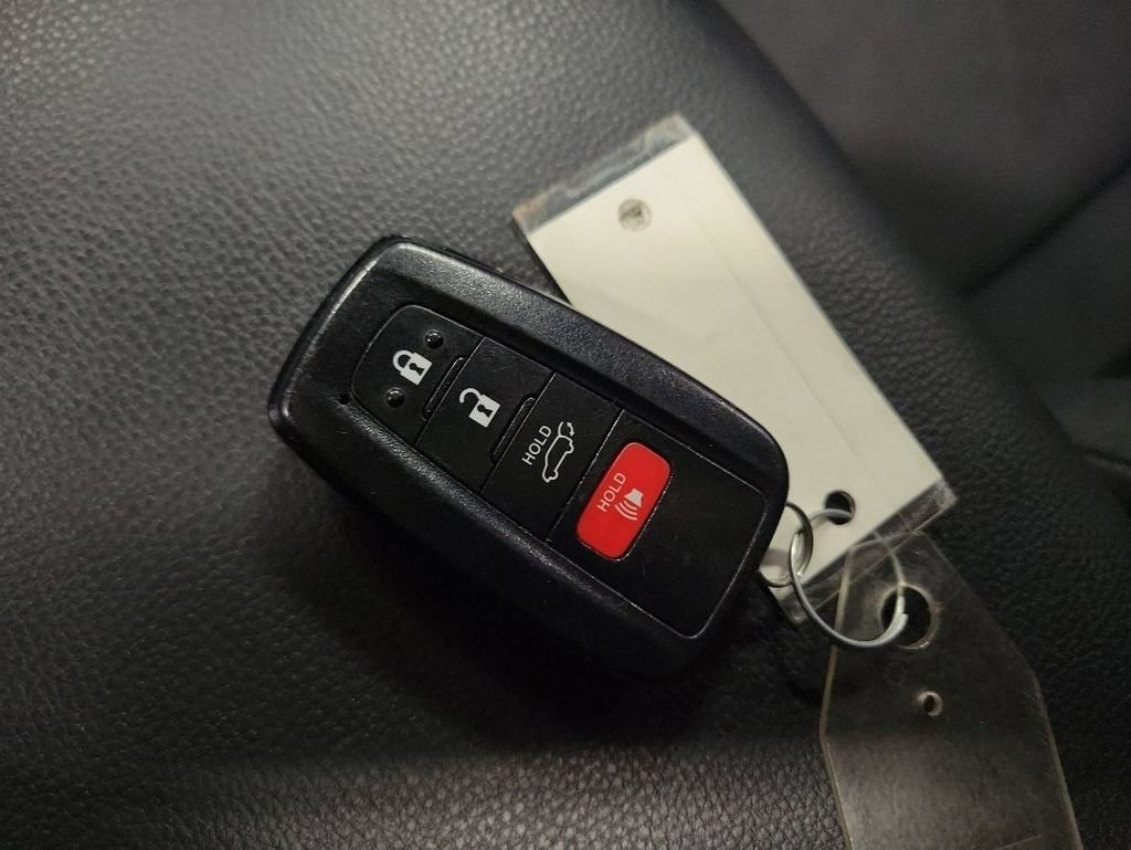 Used 2019 Toyota RAV4 XLE w/ Convenience Package AWD/4WD image 15