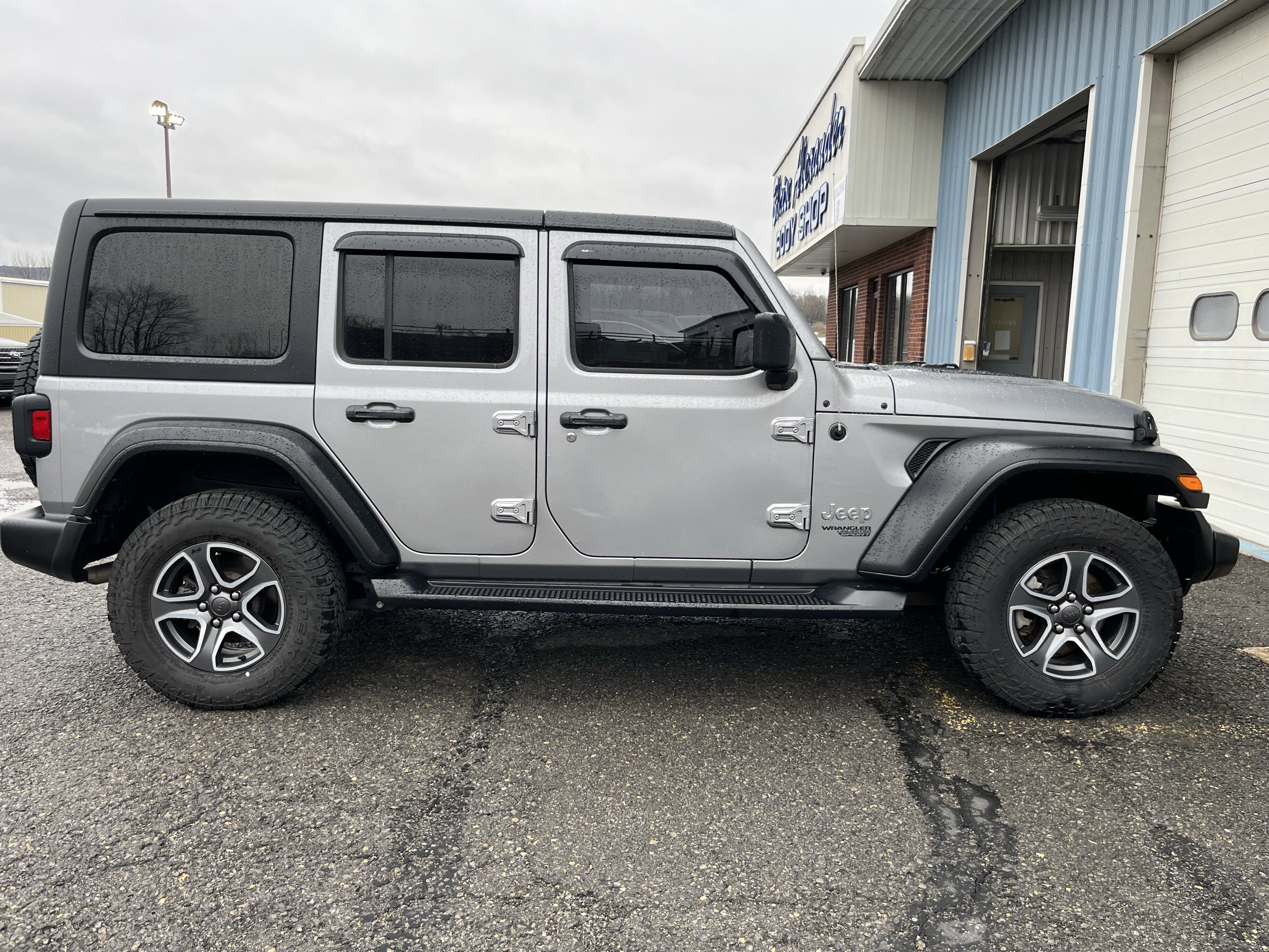 Used 2018 Jeep Wrangler Unlimited Sport S image 2