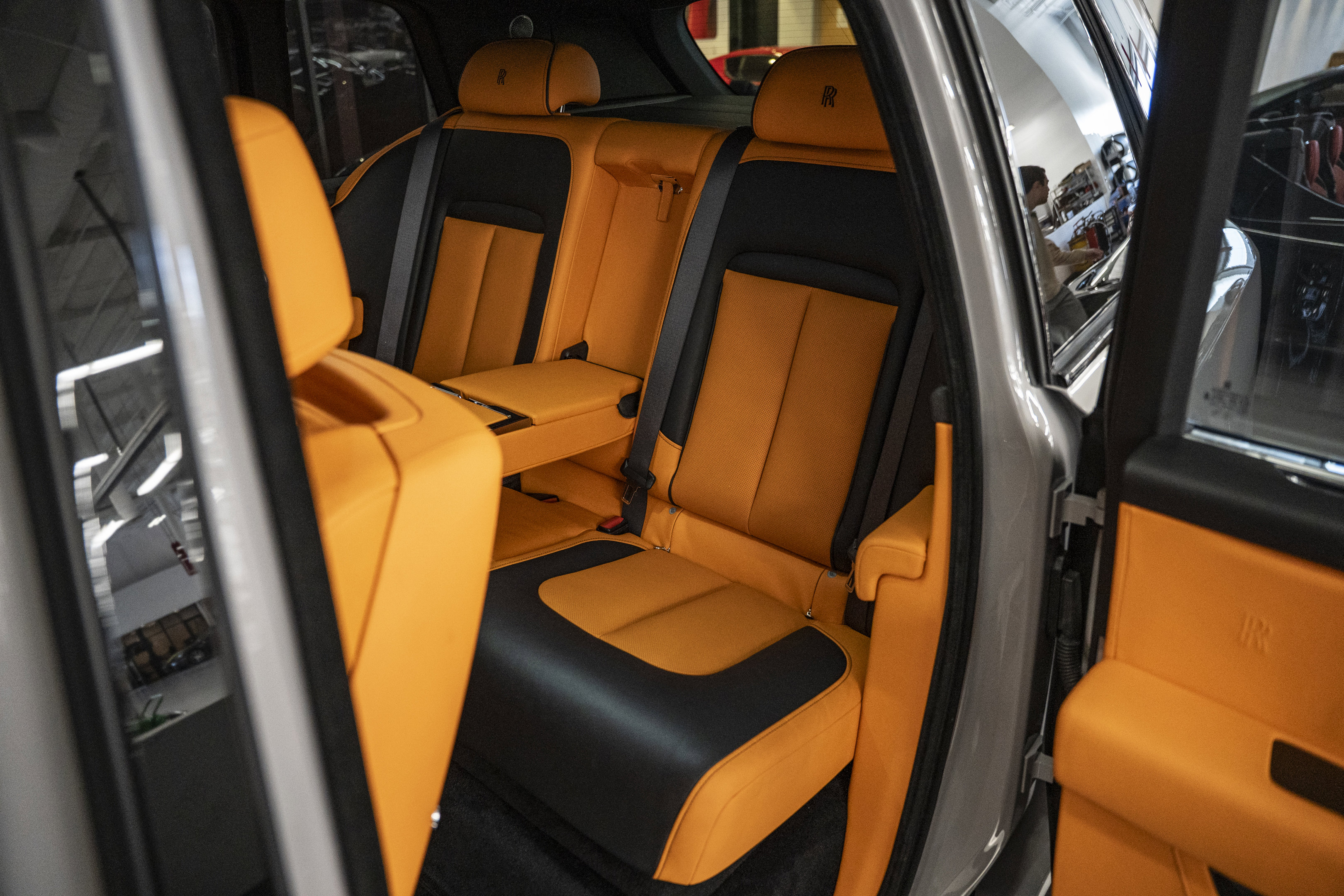 Used 2023 Rolls-Royce Cullinan Black Badge w/ Leather Finishing Pack image 31