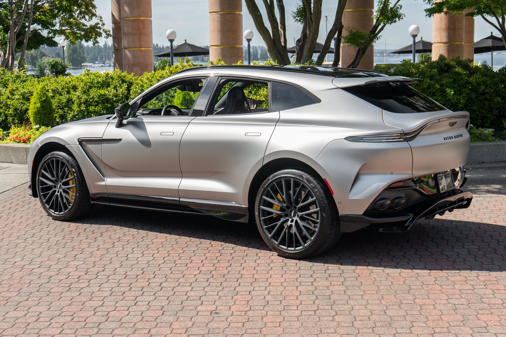 Used 2023 Aston Martin DBX 707 AWD/4WD image 2