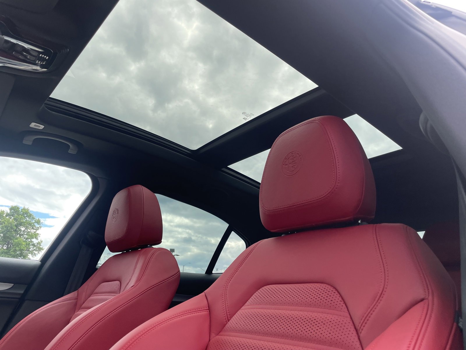 Used 2024 Alfa Romeo Stelvio Ti w/ Performance Driving Package image 17