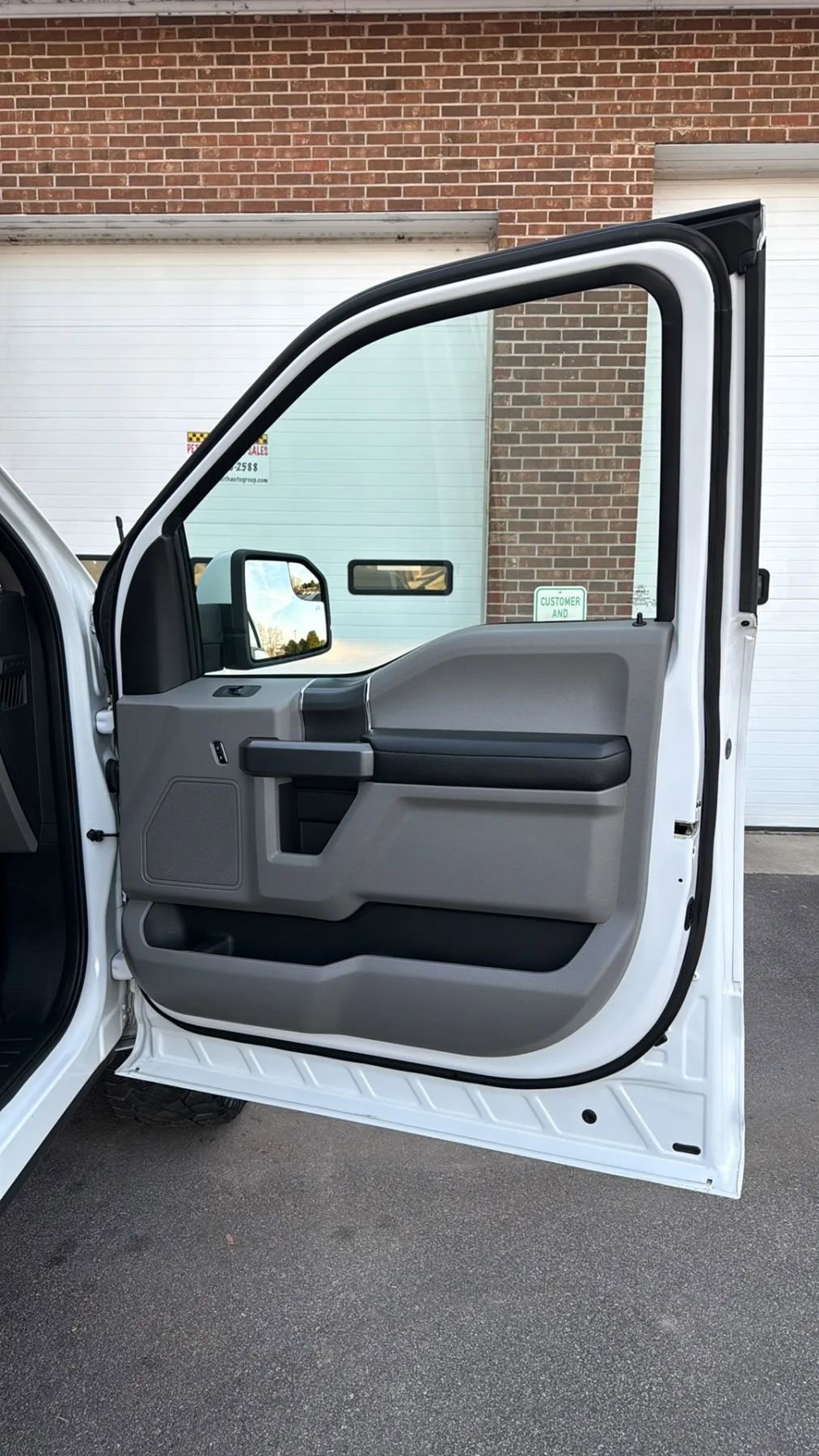 Used 2015 Ford F150 XLT w/ Equipment Group 302A Luxury image 11