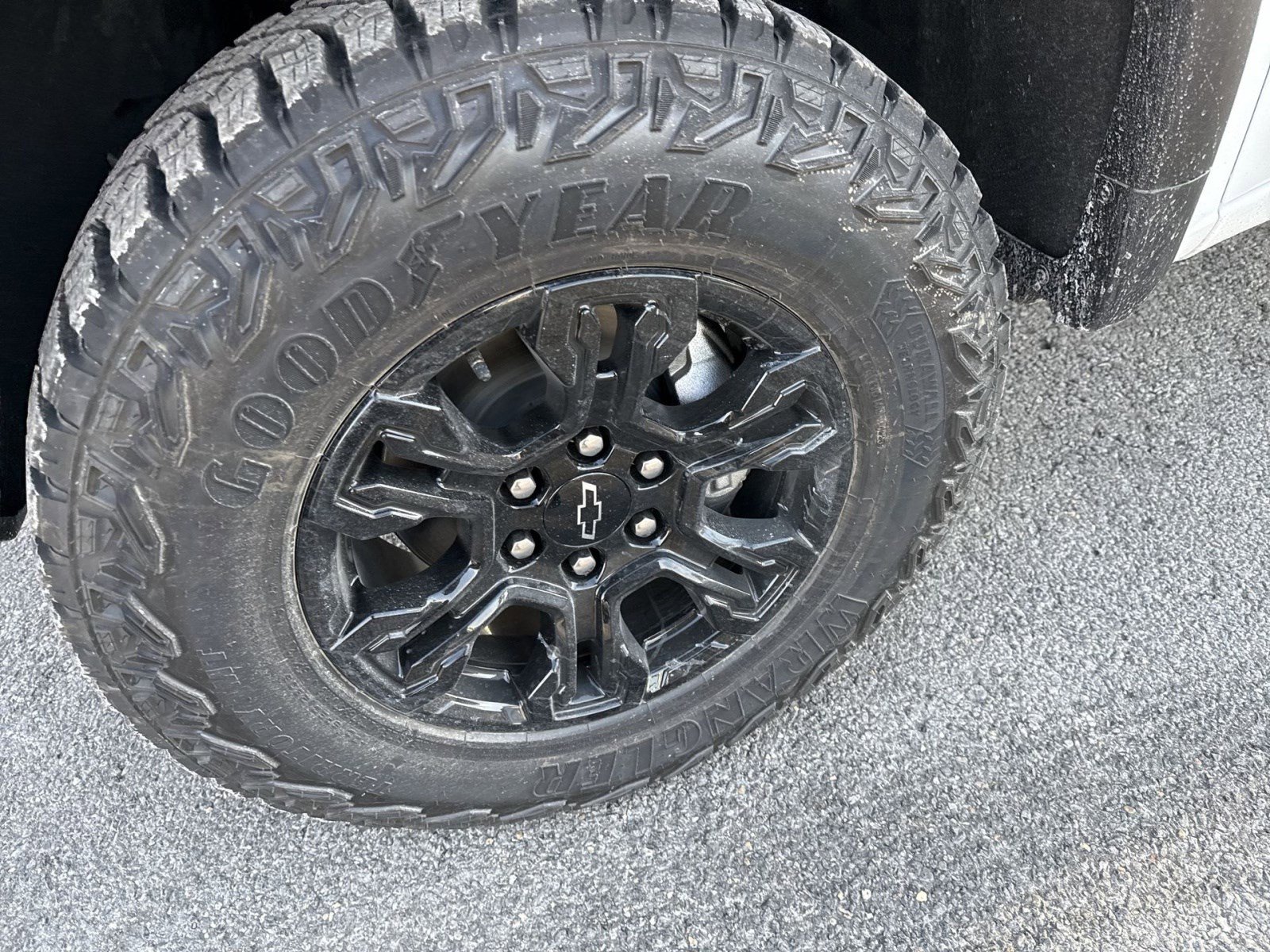 New 2026 Chevrolet Silverado 1500 ZR2 w/ Dark Appearance Package image 10